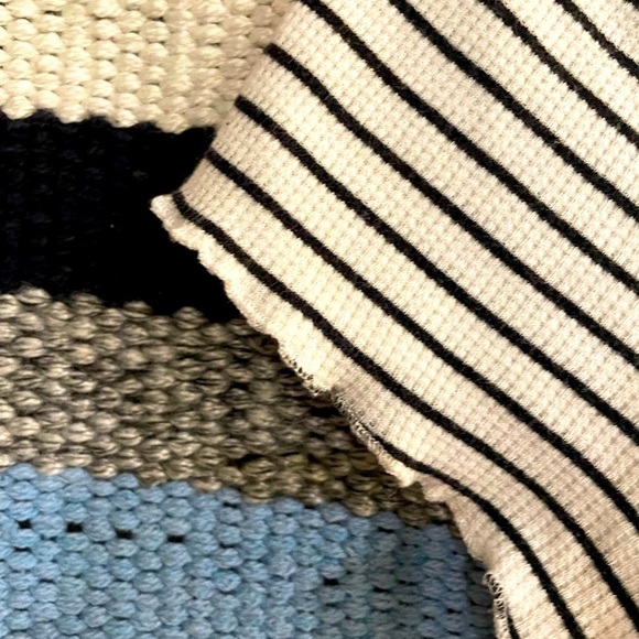 Forever 21 Black & White Strip Crop Top - Picture 6 of 7